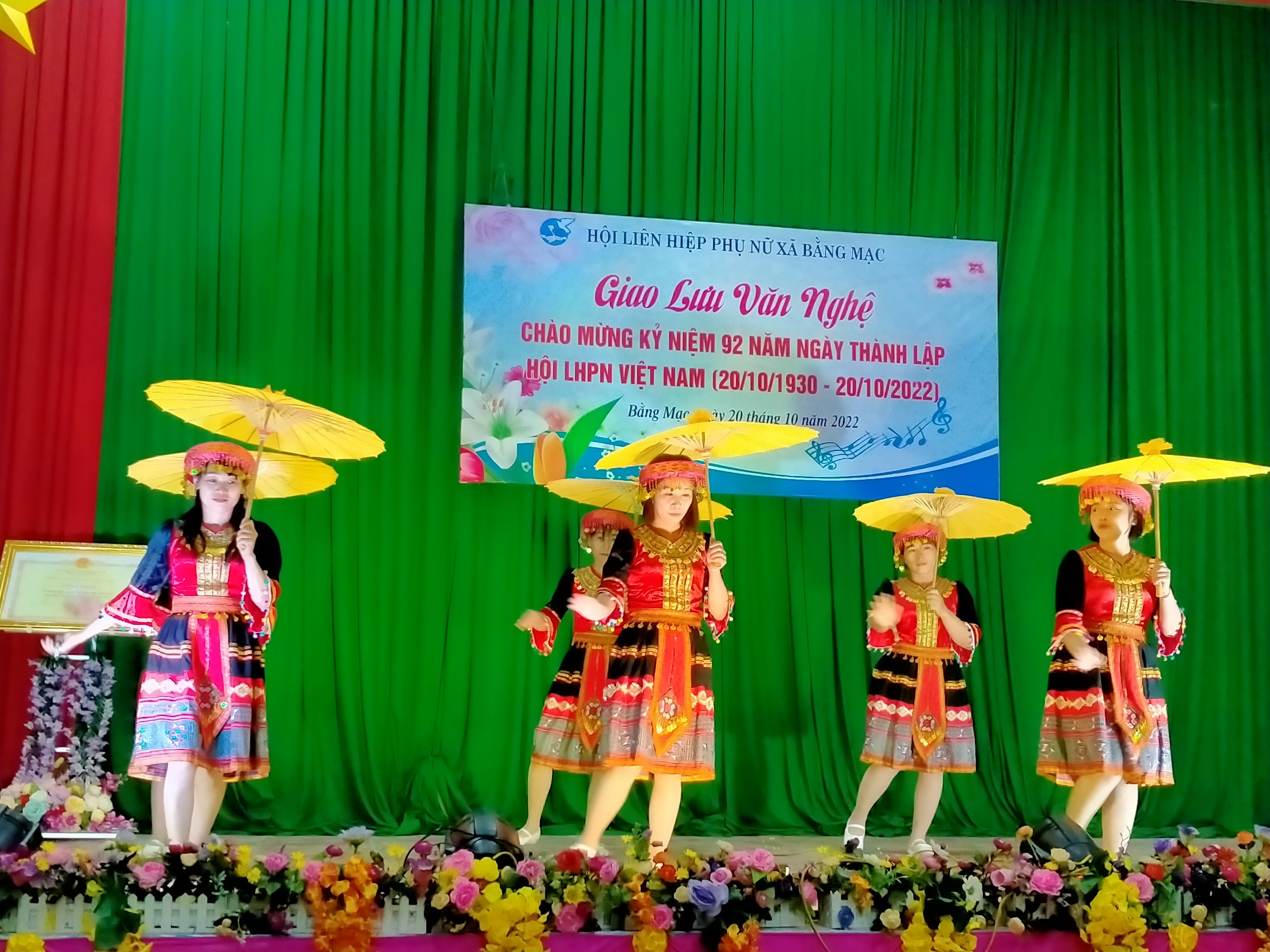 Tiết mục múa "Xuân về trên bản Mông" của Chi hội phụ nữ thôn Đồng Chùa