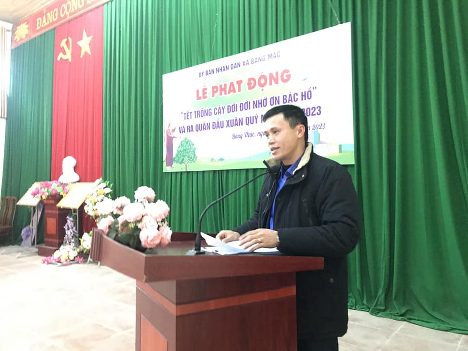 Đ/c Nguyễn Đức Bình- Huyện Uỷ viên, Chủ tịch Hội Liên đoàn lao động huyện Chi Lăng phát biểu chỉ đạo Lễ phát động 