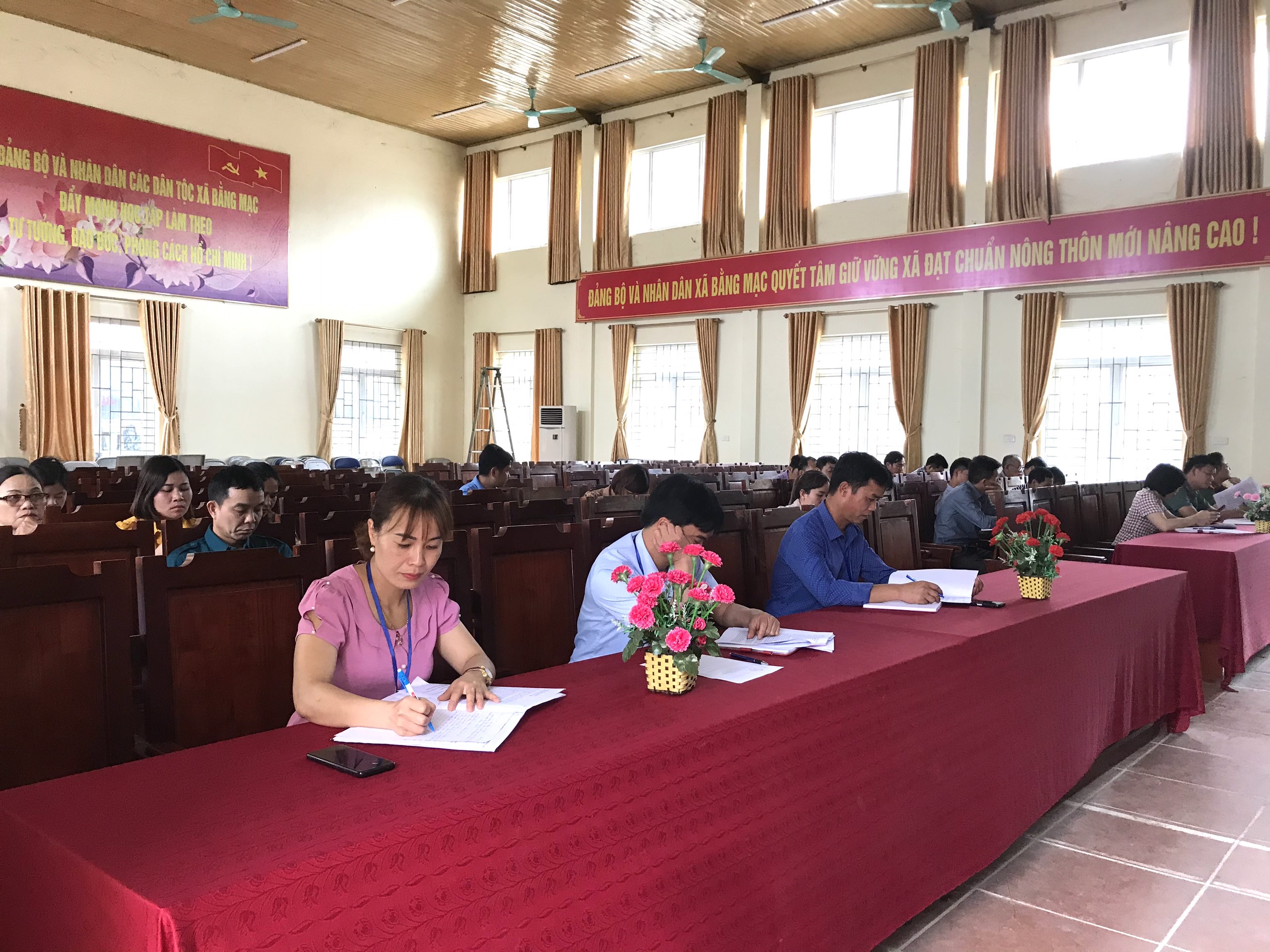 Hội nghị sơ kết giữa nhiệm kỳ diễn ra tại hội trường Nhà văn hóa xã Bằng Mạc